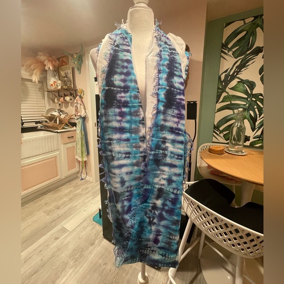 Steve Madden Accessories - Steve Madden White and Blue Uni Scarf